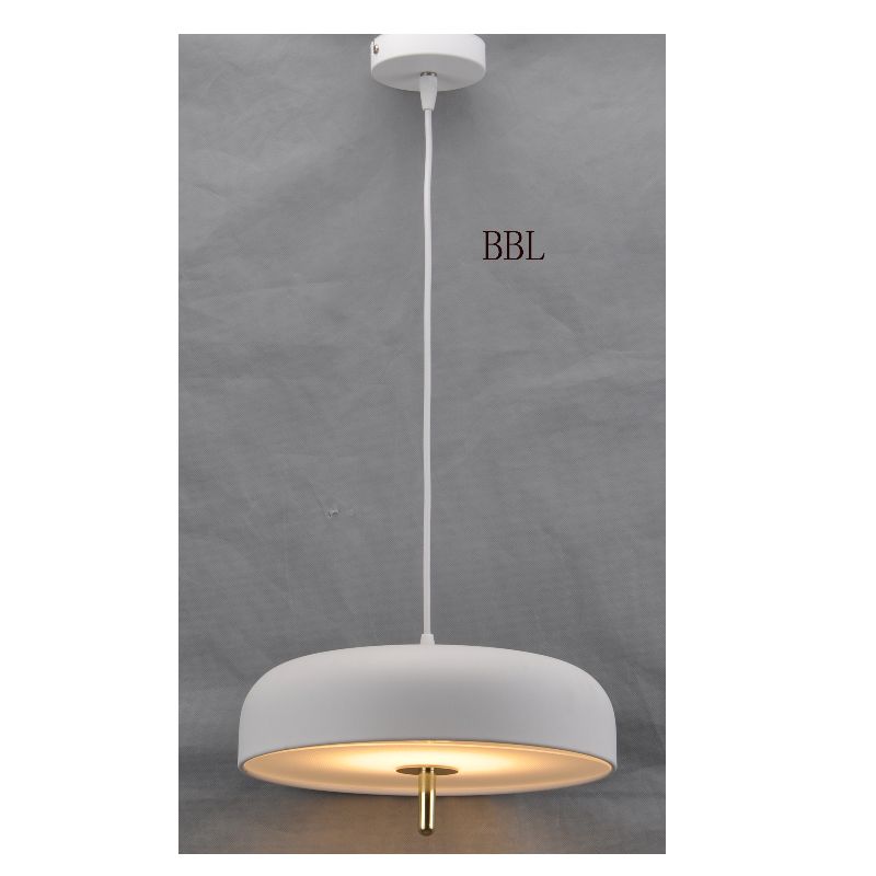 LED-riipuslamppu metallisella varjolla