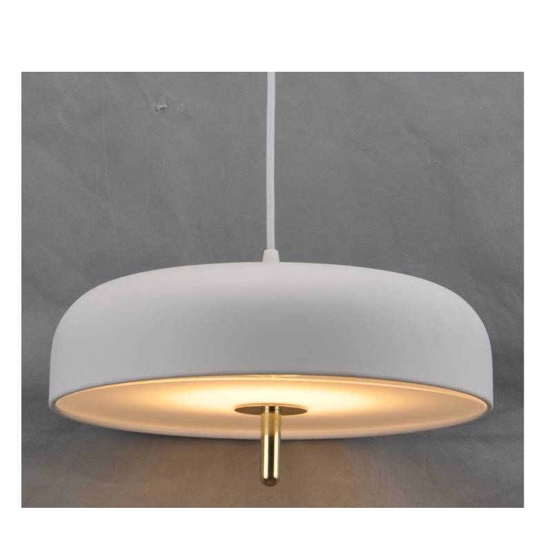 LED-riipuslamppu metallisella varjolla