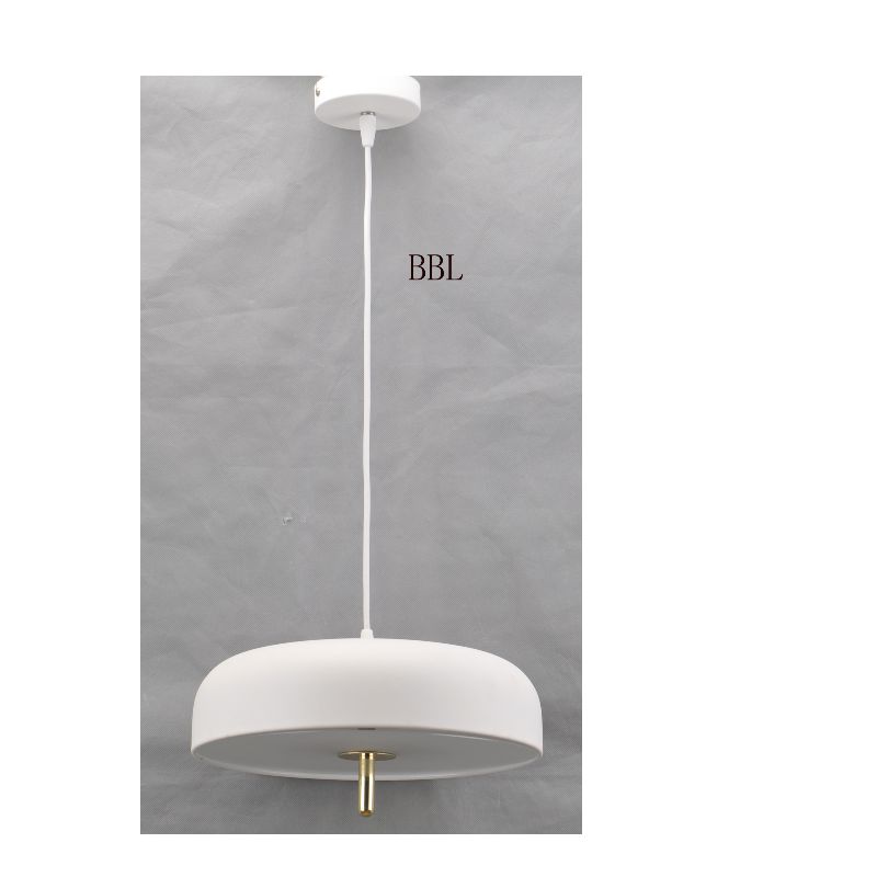 LED-riipuslamppu metallisella varjolla