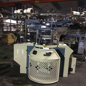 pieni halkaisijaltaan rungon kokoinen saumaton pyöreä neulekone