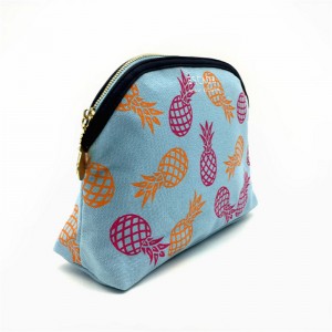 kankaalle kosmeettinen laukku