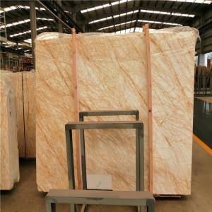 Kultainen hämähäkki marmorilaattoja