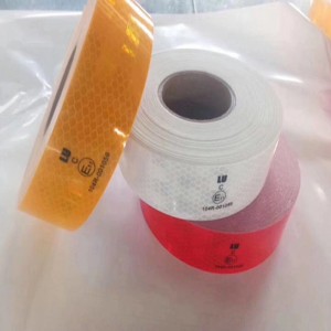 heijastava turvateippi perävaunuihin