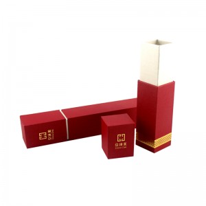 Neliönmuotoinen lahjarasia erikoisvalmisteista harvinaista matkamuistoa