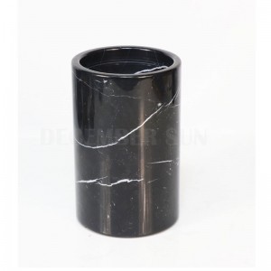 Mustan marmorin viininjäähdytin