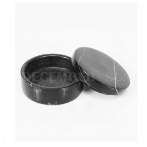 Musta marmorinen suolakellari