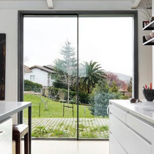 Kapea kehys liukuovi