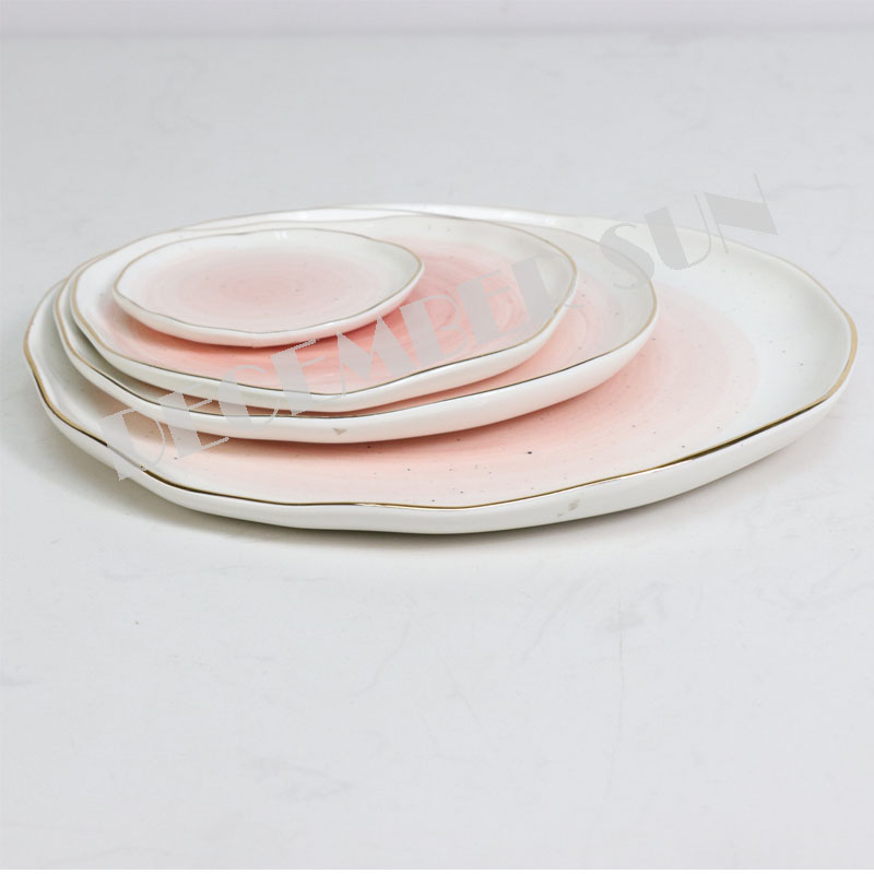 Laaja valikoima keraamisia pöytäjälkiruokalevymukkoja