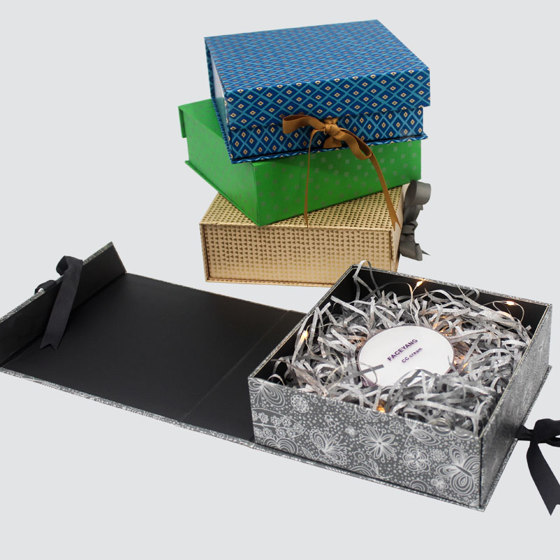 Helppoa Taitavaa lahjalaatikkoa ruokaa Kynttilää Suklaa Silkkiluukku Kaunis laatikko