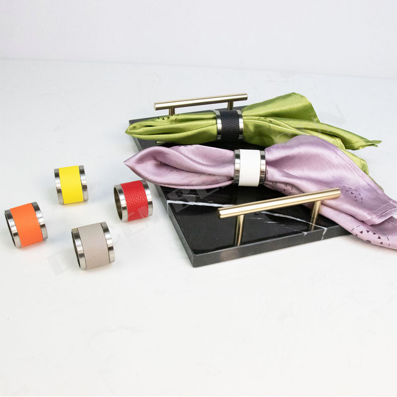 Kaunis väri metalli- ja nahkalautasliina