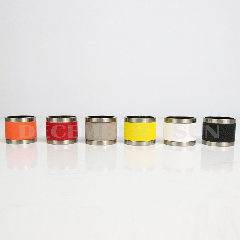 Kaunis väri metalli- ja nahkalautasliina