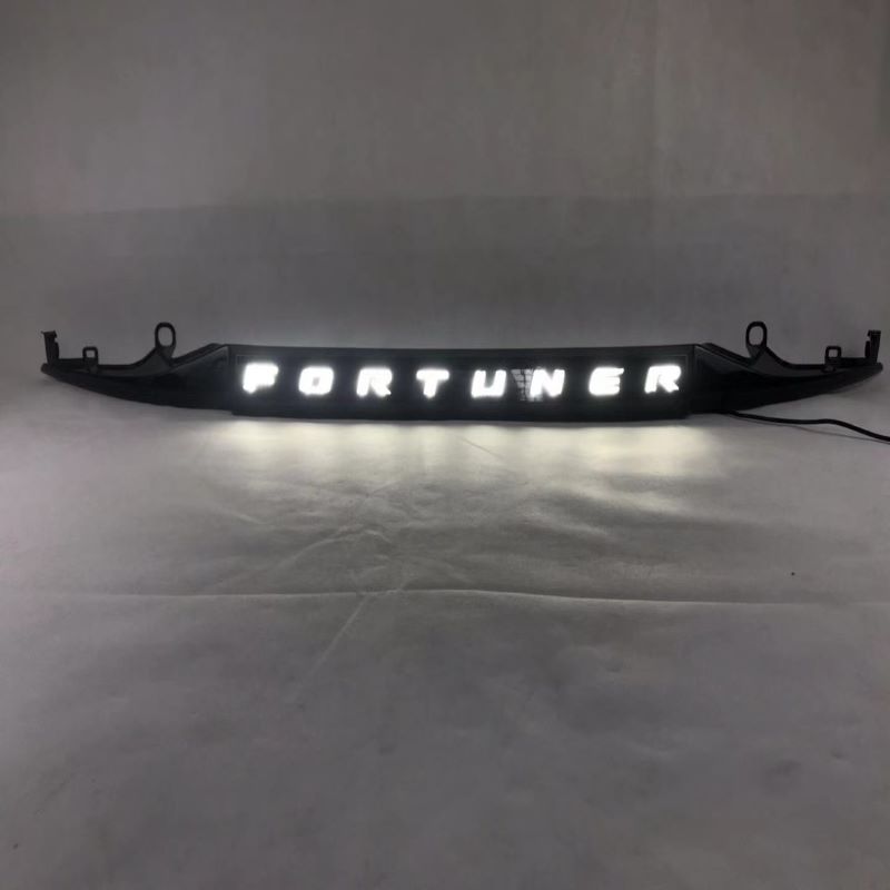 Toyota Fortunerille tavaratilan koriste valolla, Toyota Fortuner jarruvalo