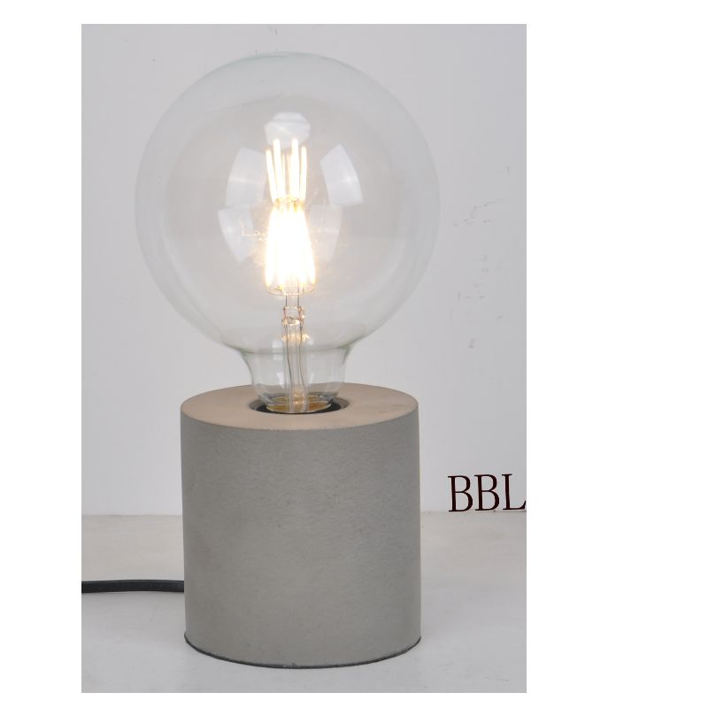 Pöytävalaisin pylväsbetonialustalla