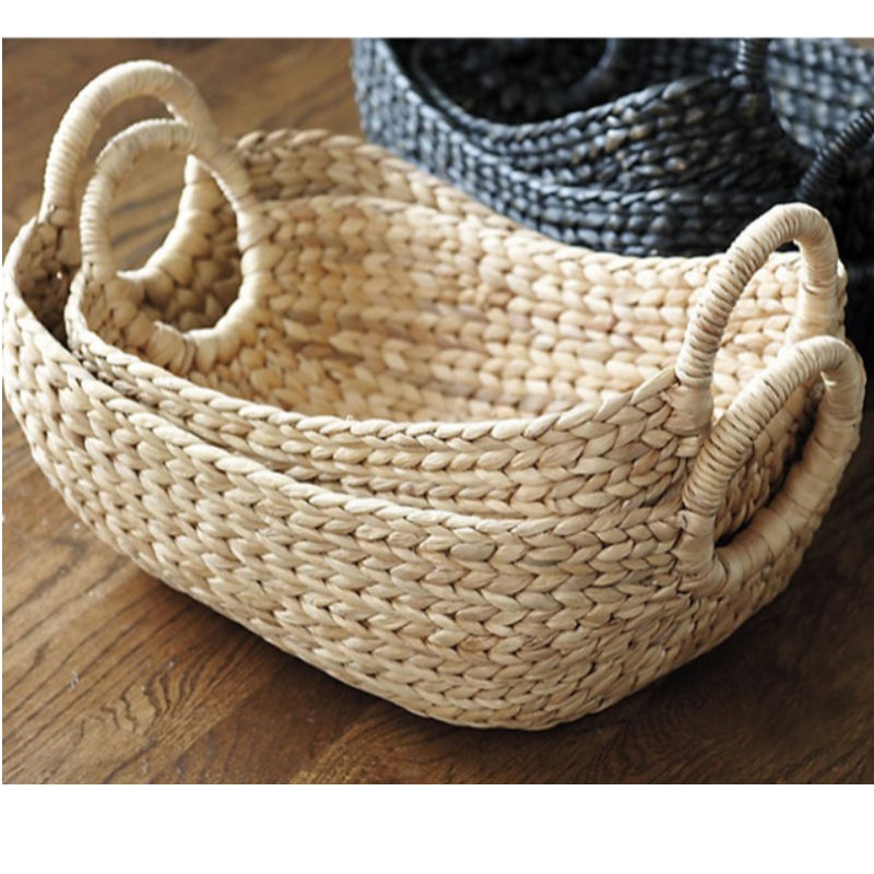 Soikea kudottu tarjoilualusta