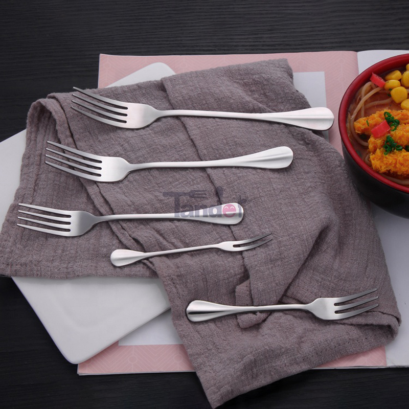 18PCS Mirror Polishing Tableware Set Utensilil Set, Knives, Forks, Spoons for Home and Restaurant
