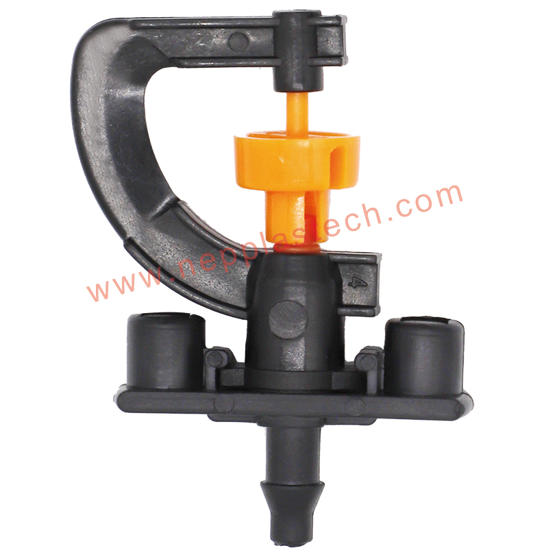 Hedelmätarhan automaattinen kastelujärjestelmän mikrotievi sprinklerit