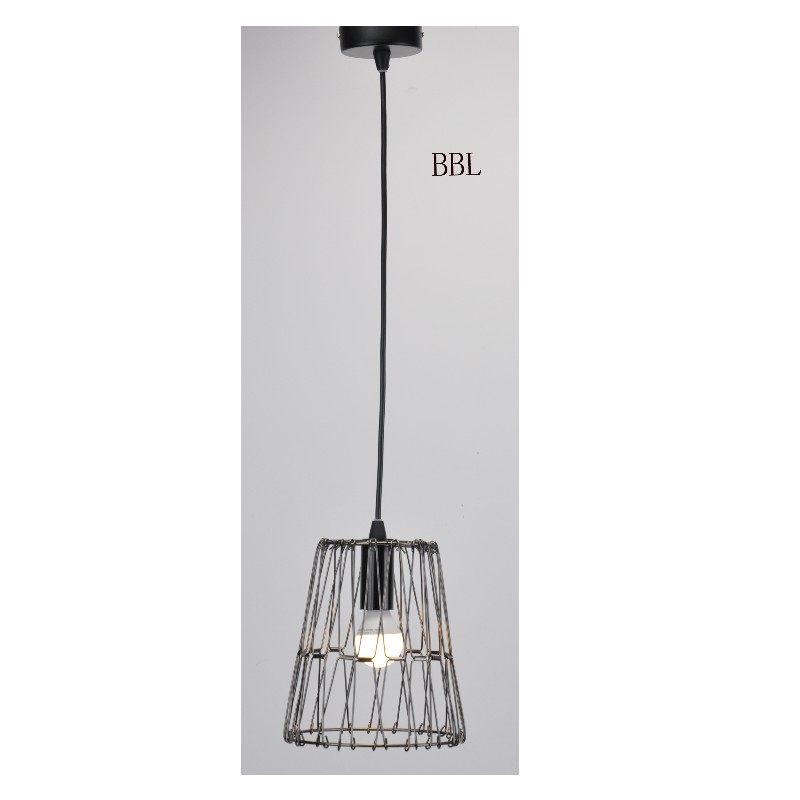 Riipusvalaisin keskimmäisellä DIY-varjolla