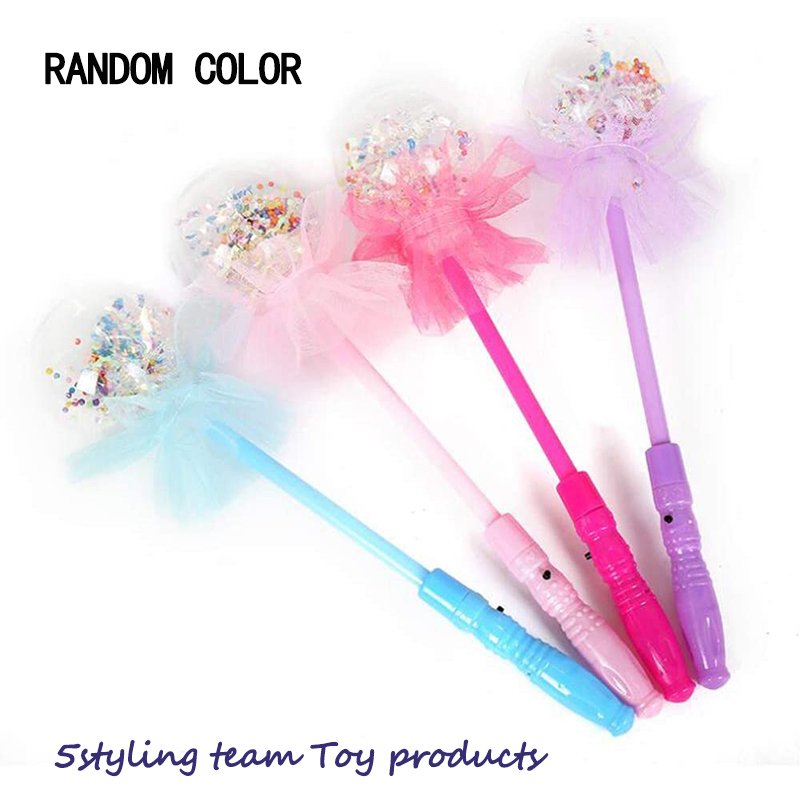 Valoisia leluja, kimaltelevaa taikasauvaa, tukku seitsemän väristä sauvaa, tähtipalloa, kuumamyyntiä, Bobo ball Night Marketia, pieniä lahjoja