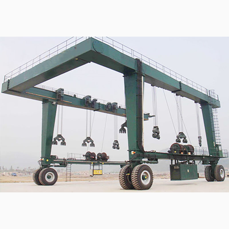 Vene nostaa Gantry Cranea