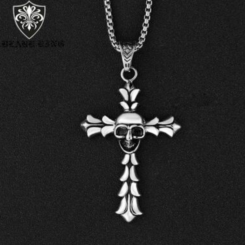 Eurooppalaisten ja amerikkalaisten asusteiden tukkukauppa Euroopan ja Amerikan retro Gothic men\ s Stainless Steel Skull Pendant Fashion Cross Skull Pendant