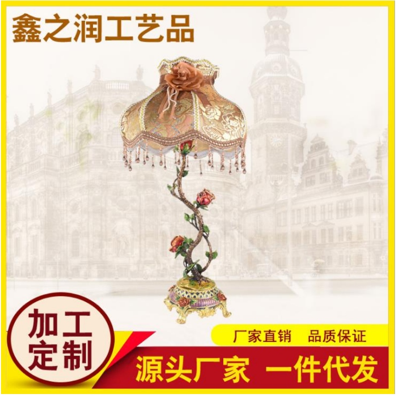 Ylhäällä myytävä ruusuinen pöytälamppu Euroopan tyylinen maalauskangas taite makuuhuoneiden yöpöydän viereen tarkoitettu valaisin