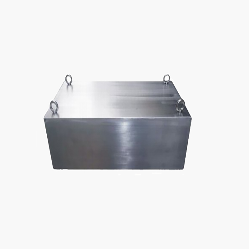 Kuljetinhihnan yläpuolella oleva magneettinen erotusmagneettinen levy erottaa nopeasti voimakkaat magneettiset 14000G: t