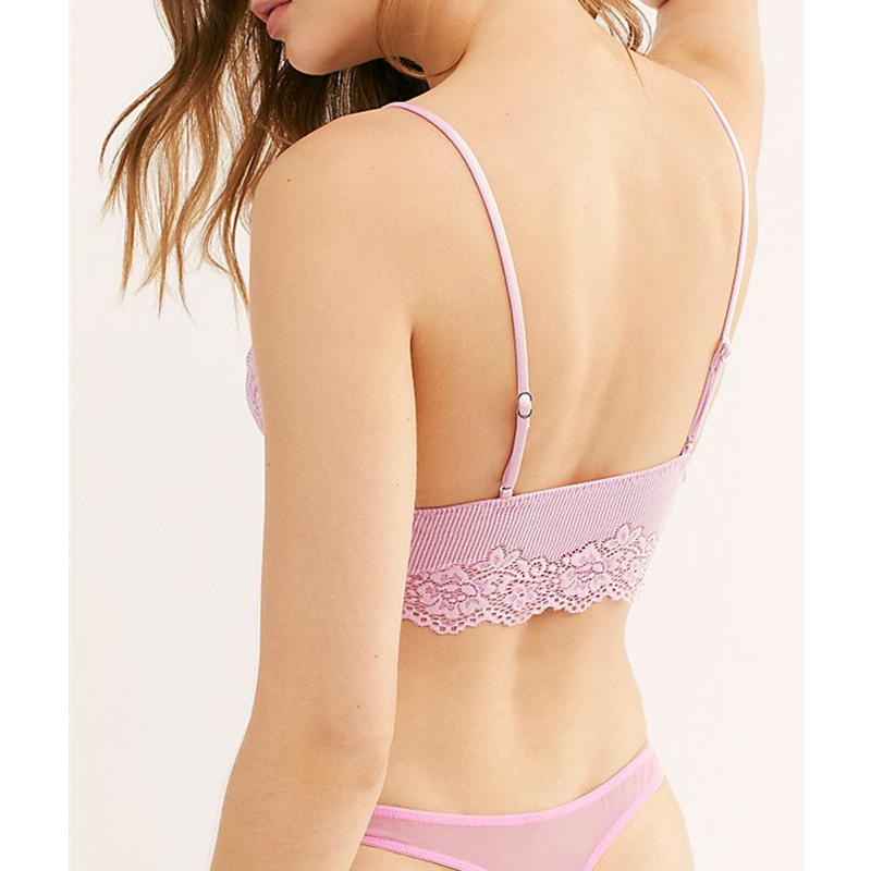 Caroline Bralettin alusvaatteet.