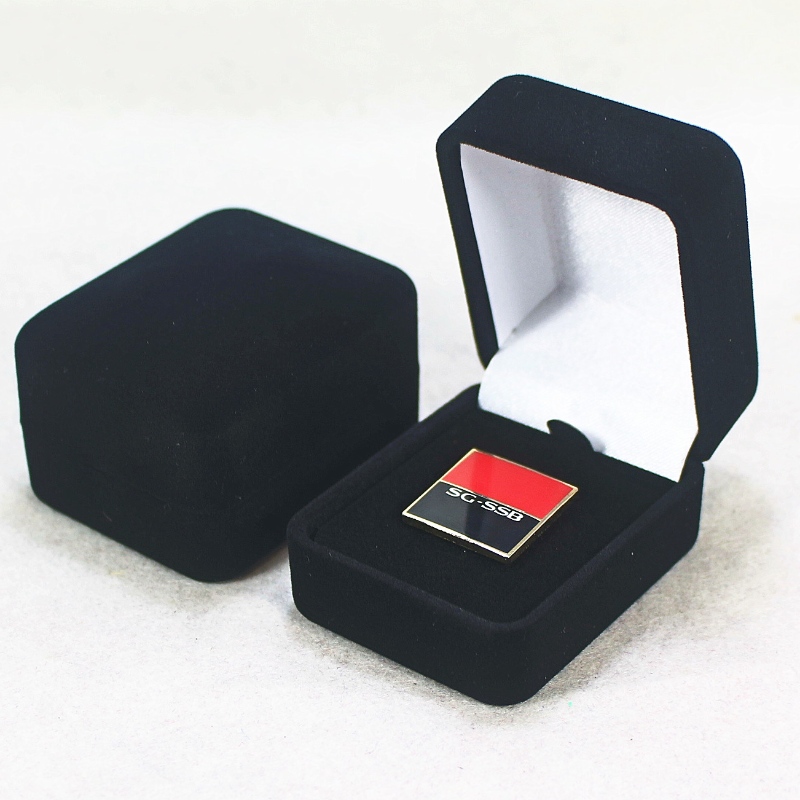 Tuote F-20 pyöreä muotoinen samettirasia renkaalle, merkille tai kolikolle, mm. 45 * 55 * 38, paino noin 32 g