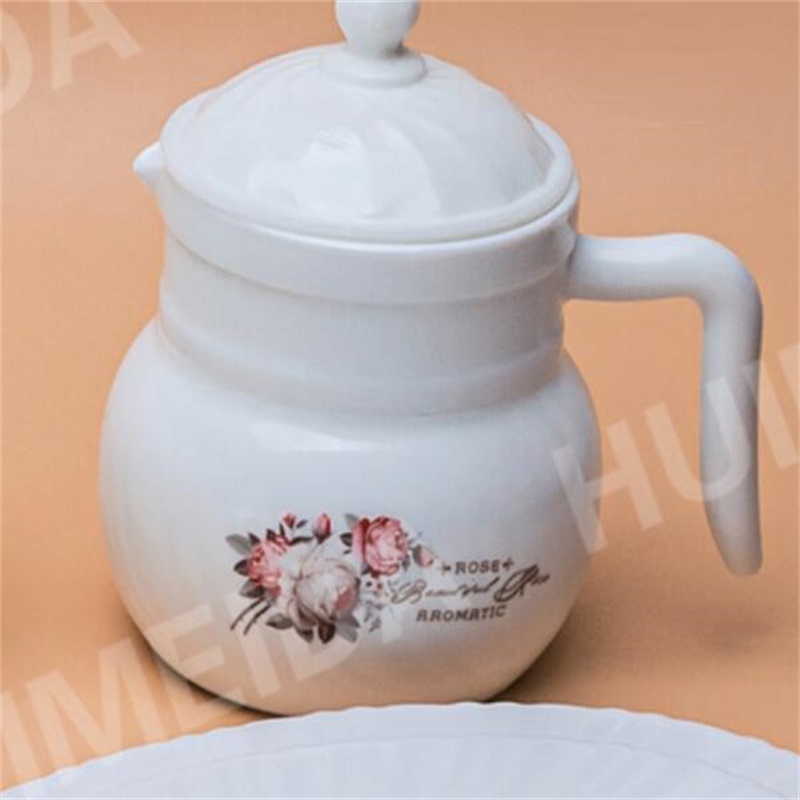 opaalilasiset lasiastiat, jotka on valmistettu ”CH &Tea pot Series”