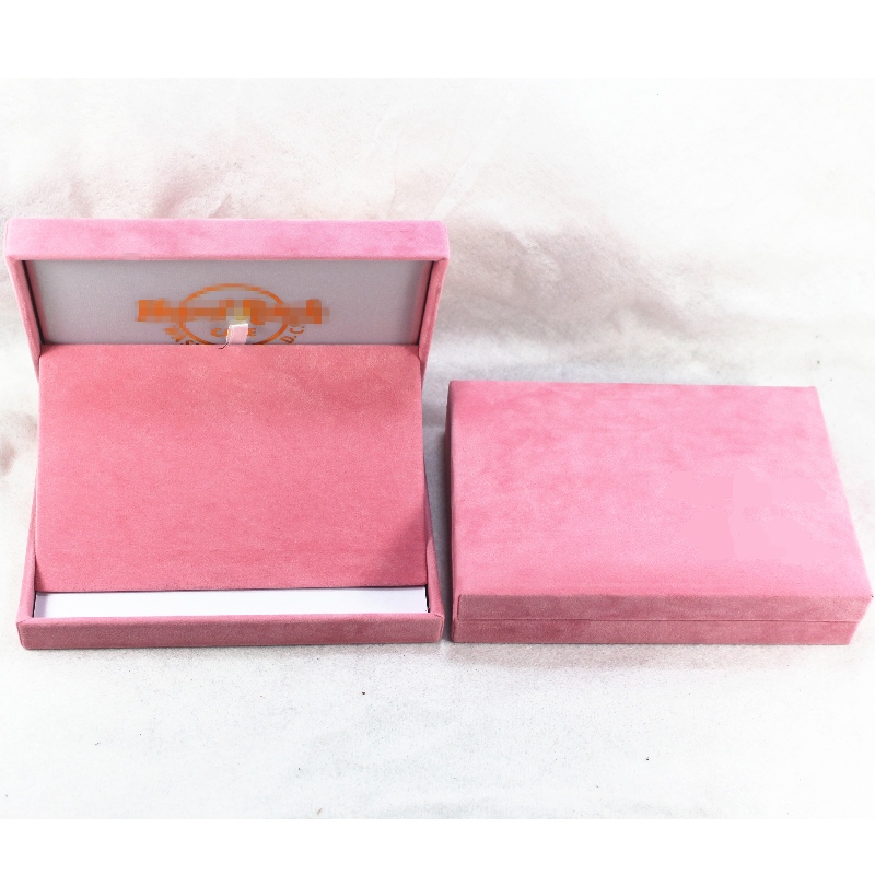 Tuote V-15H suorakulmion laippalaatikko 130 * 80 mm: n monille kolikoille, rintamerkeille, mitaleille, kalvosinnapit jne. Mm. 158 * 112 * 36, paino noin 170 g