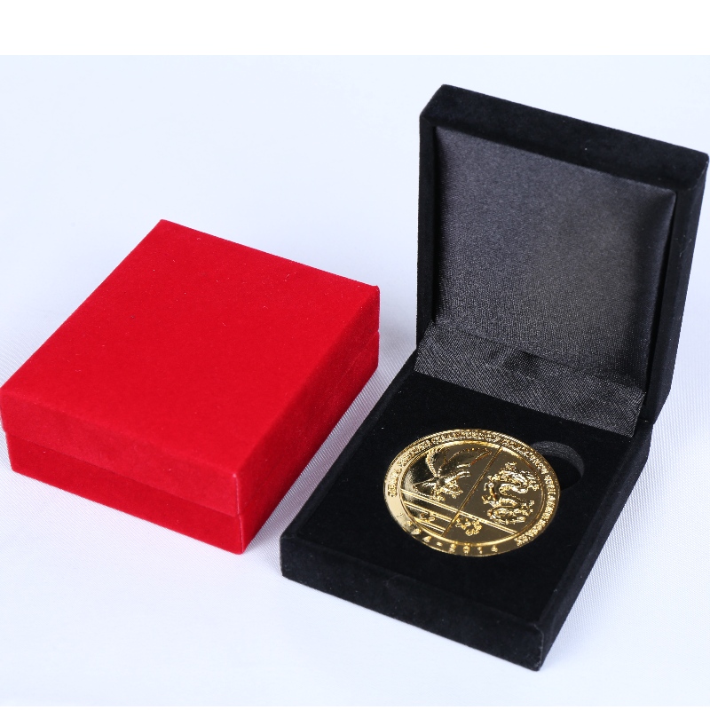 Tuote V-17 neliön muotoinen keinonahkainen paperilaatikko 45 * 53 mm: n kolikolle, rintamerkille, kalvosinnapit, lompakonpidike jne. Mm. 68 * 80 * 30, paino noin 62 g