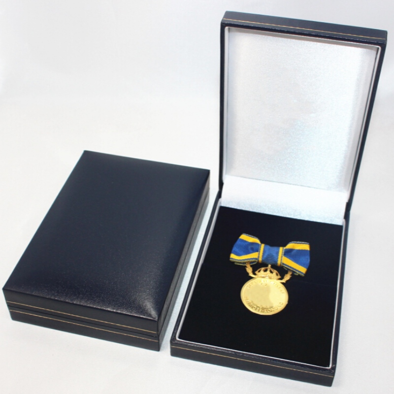 Tuote V-14 suorakulmainen keinonahkapaperilaatikko 88 * 128 * 30 mm -mitallille, kolikolle ja rintamerkille jne. Mm. 88 * 128 * 30, paino noin 120 g