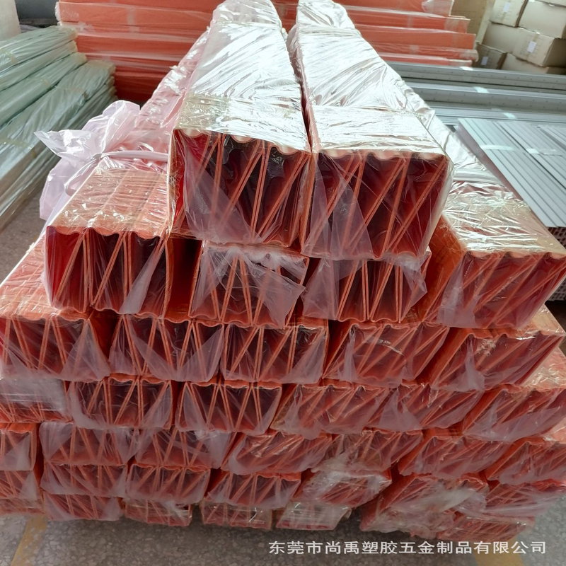 Mukautetut PVC-muovikanavaprofiilit suulakepuristusta varten