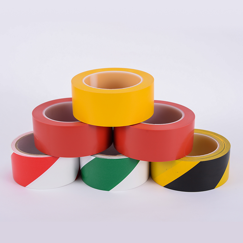 Varoitus lattialiiman käyttöön ottaminen