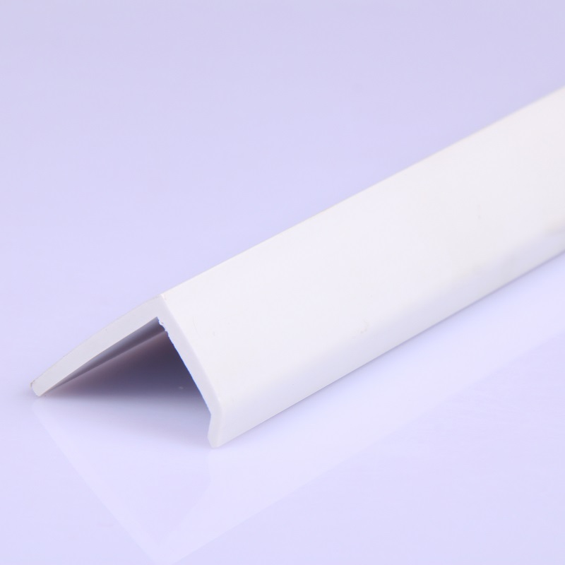 Mukautettu L-muotoinen suojaava pvc-muoviprofiili korkealaatuisella ja alhaisella hinnalla