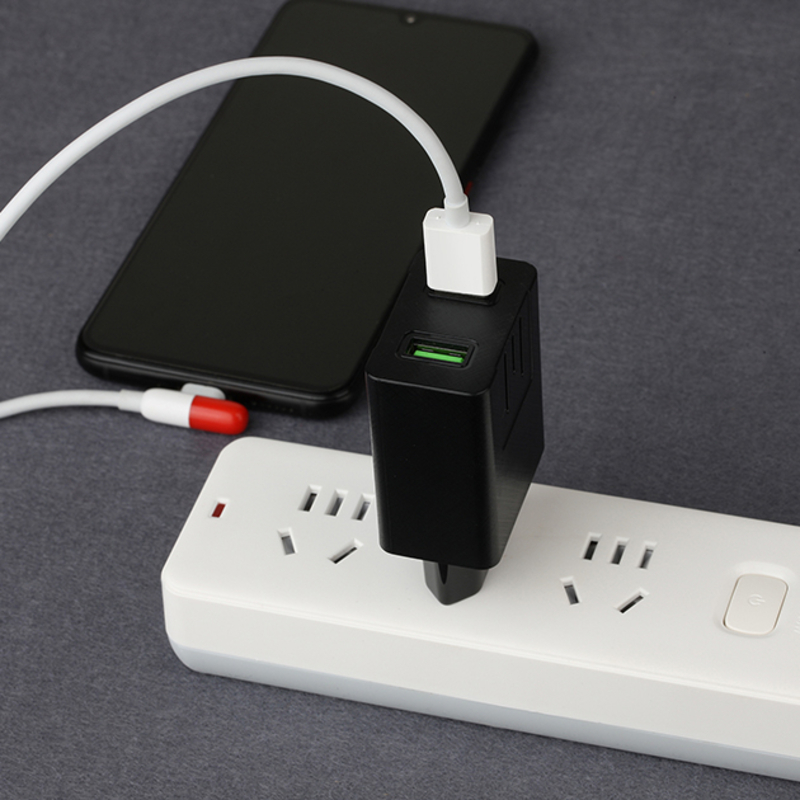 Matkapuhelimen pikalaturi Universal-sovitin 2USB-portit universaali monen matkalaturin kannettava laturi tehdas OEM