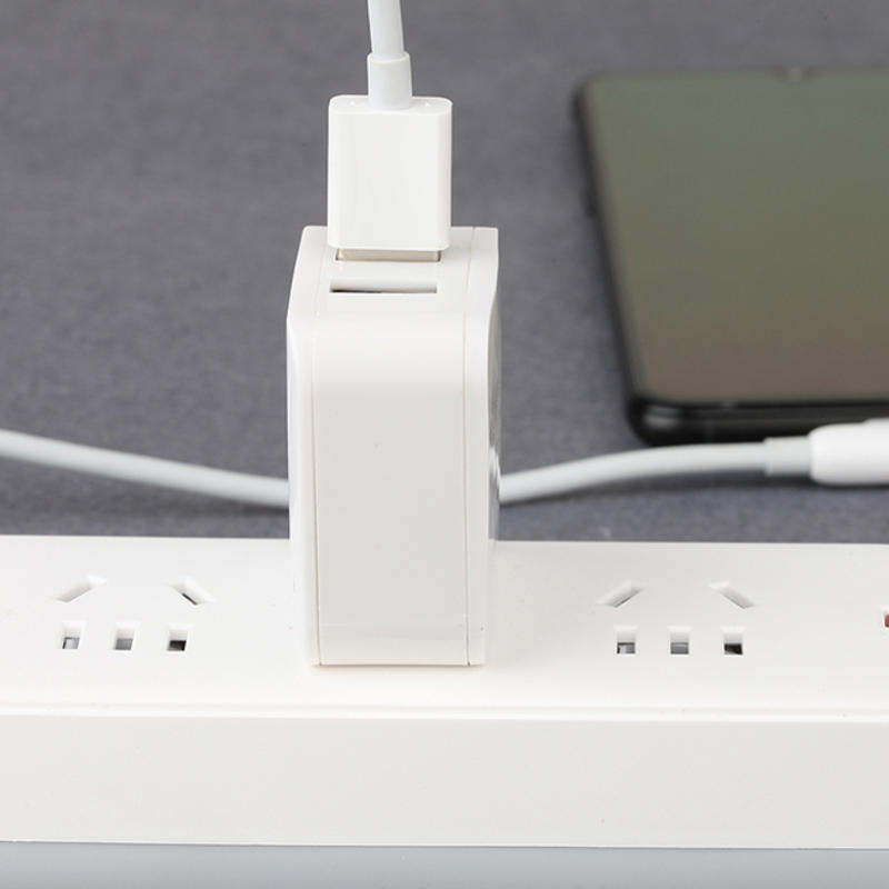 Matkapuhelimen pikalaturi Yleissovitin 2 USB-porttia, yleinen kannettava monilaturi