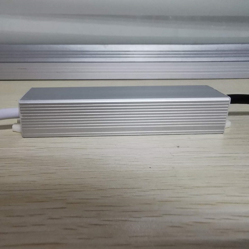 12V 100W zhongshan Korkealaatuinen vakiovirta Vedenkestävä LED-virransyöttö Alhainen jännite-tuotos LED-valon osalta