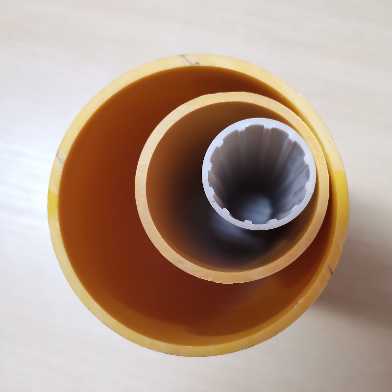 Mukautettu suulakepuristettu PVC-muoviputkikalusteet PVC-putki