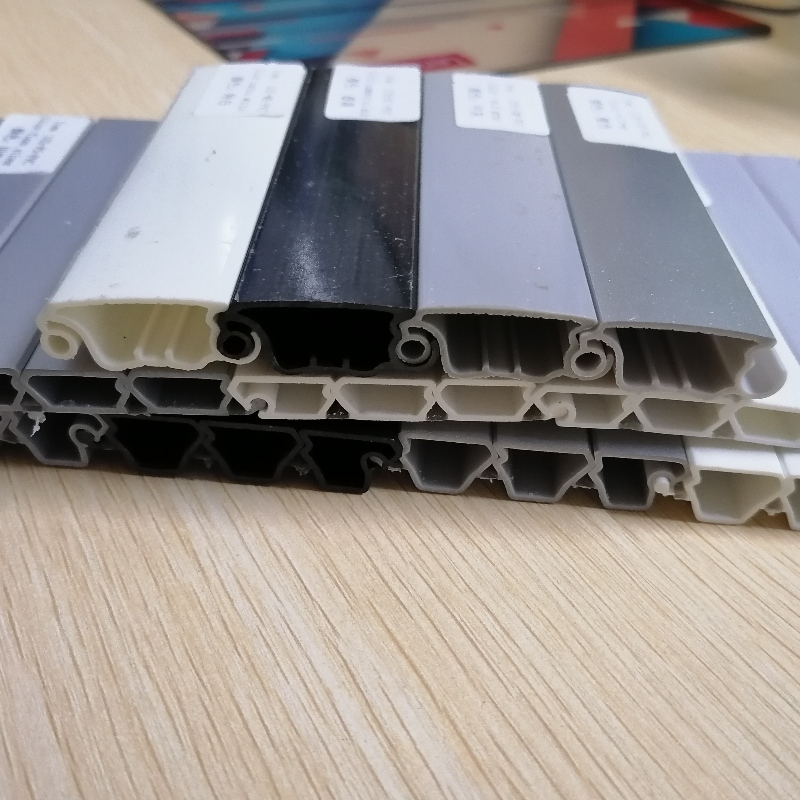 paloluokitetut PVC-rullaluukut säleikkö pvc-ikkunaluukut profiili koekstrudoitu pvc-profiili