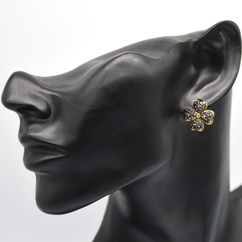 Neliapilaiset apilan korvakorut, sopivat tytöille ja naisille, rakastavat sydämenmuotoisia mustavalkoisia korvakoruja, Kiina Ruifanbao -korujenjalostustehdas