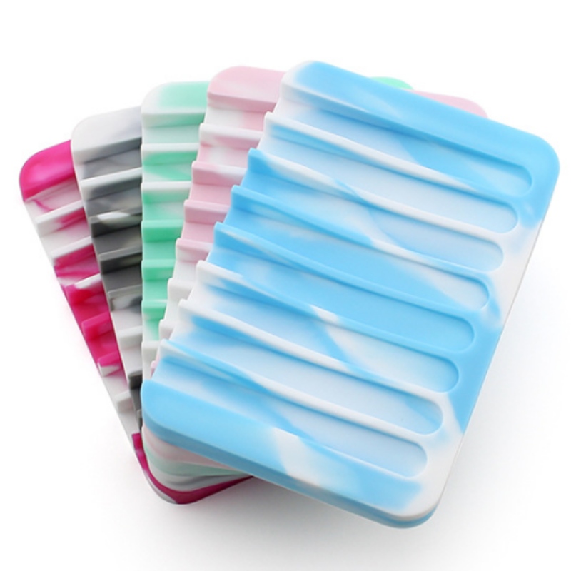 Neliönmuotoinen sekavärinen tippasaippua