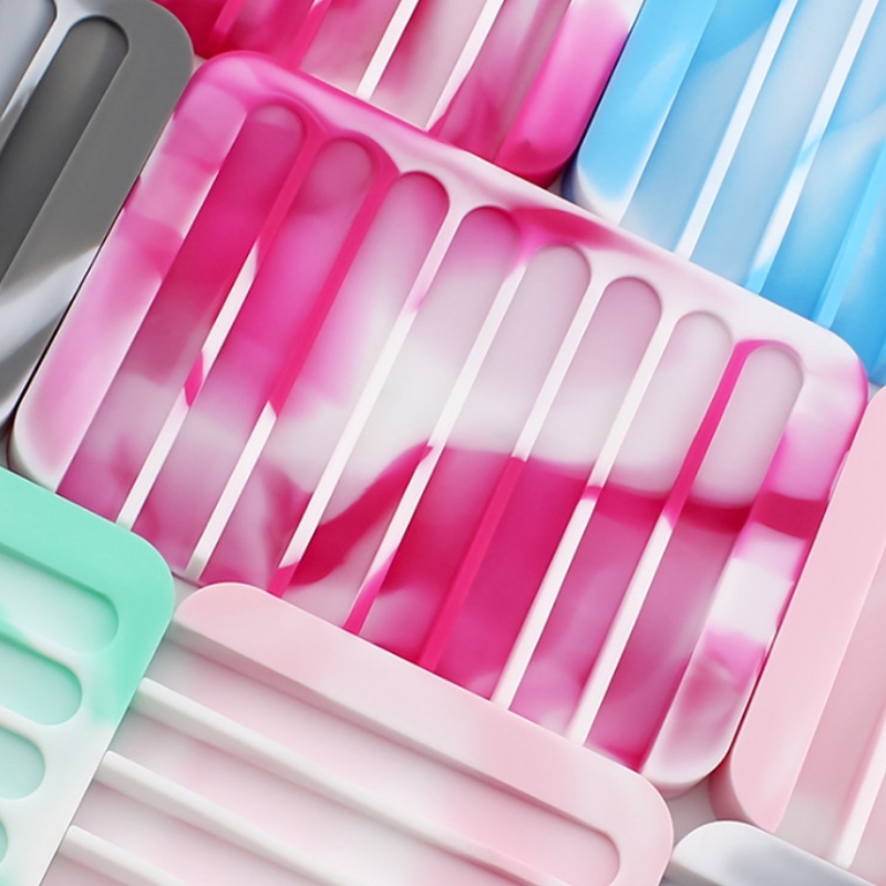 Neliönmuotoinen sekavärinen tippasaippua