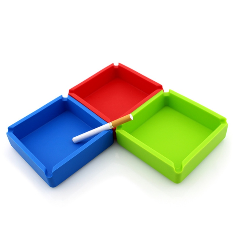 Suuri neliömäinen tuhkakuppi