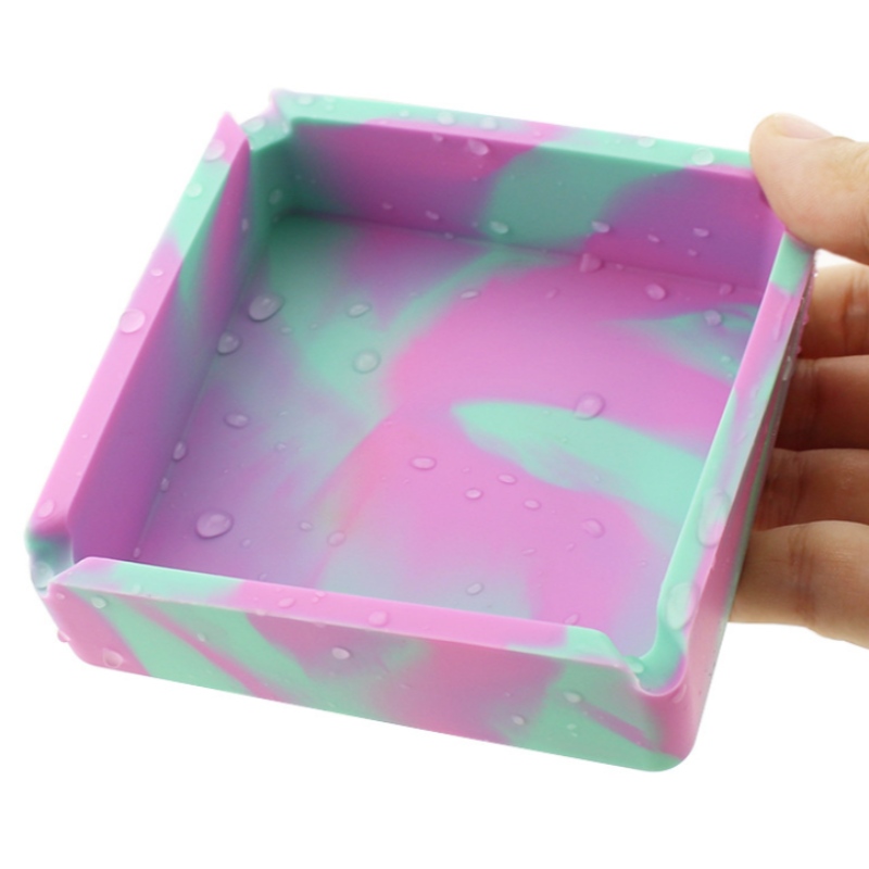 Suuri neliömäinen naamioituva tuhkakuppi