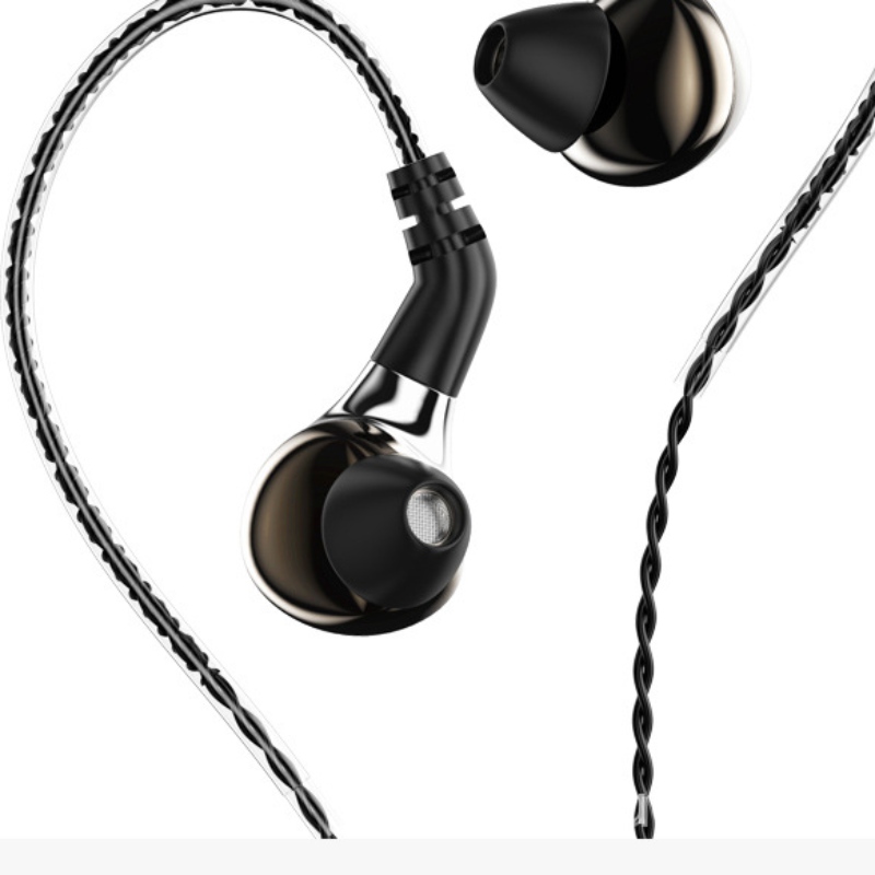 Metalli korvakuulokkeissa Dynaamiset Hi-res- kuulokkeet, joihin on yhdistetty 3.5mm Sport Earbuds