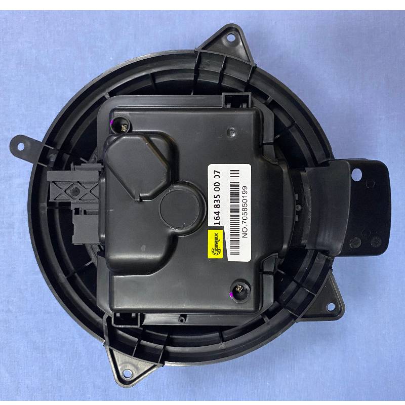 OEM-nro. 1648350007 Mercedes-Benz W164 W251 moottorin osien puhallinmoottori