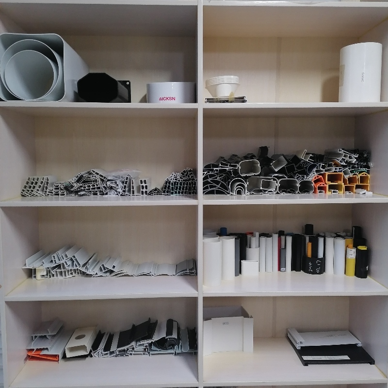 Mitä vaikutusta titaanidioksidilla on profiloitujen materiaalien sääkestävyyteen ja sääolosuhteisiin?