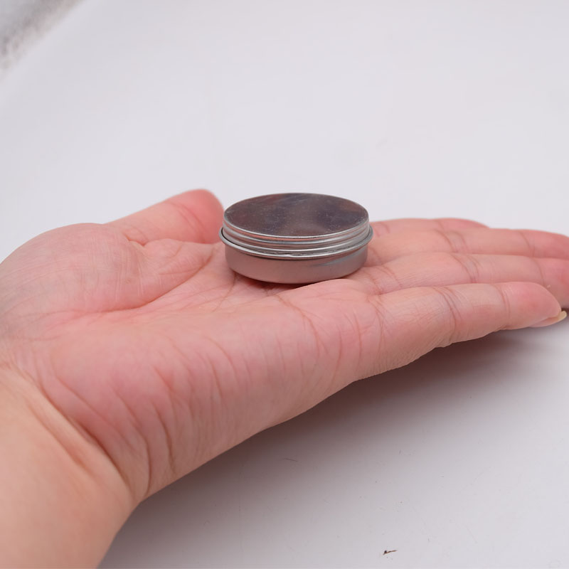 Mukautettu pieni rasia vahaa, hajuvettä, lääkkeitä, kipsiä varten.