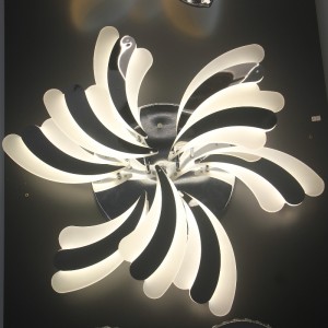 Johdettu kattovalaisin, Stylish PC-kansi, jossa on UV-resistentti ja kellertävä